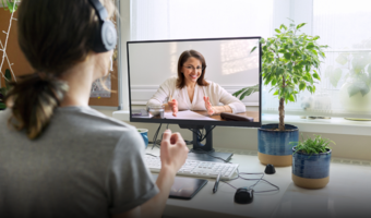 Von zuhause aus, unterwegs oder in der Mittagspause im Büro – viele Angelegenheiten können im digitalen Rathaus ohne Besuch beim Bürgeramt erledigt werden. Foto: Canva