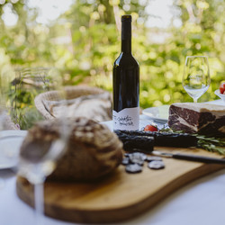 Vesper und Wein im Weingut Schäfer-Heinrich Vesper und Wein im Weingut Schäfer-Heinrich