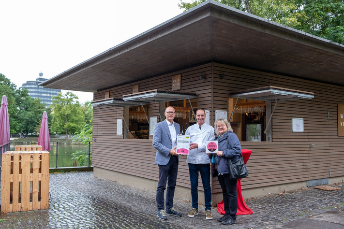 Übergabe der Auszeichnung „Weinsüden Architektur“ am Weinpavillon 