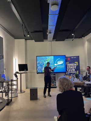 Man sieht Dr. Julia Hufnagel (Leitung Strategie und Stadtentwicklung)