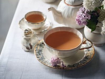 Teetassen für die Teestunde. KI-generiertes Foto (Stadt Heilbronn/Jürgen Häffner)