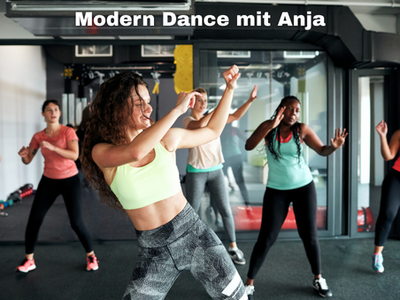 Man sieht vier Personen, die tanzen.