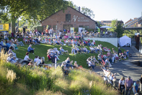 Fährlebühne im Neckar mit "Kultur am Fluss"