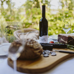 Weinpicknick vom Weingut Schäfer-Heinrich Weinpicknick vom Weingut Schäfer-Heinrich