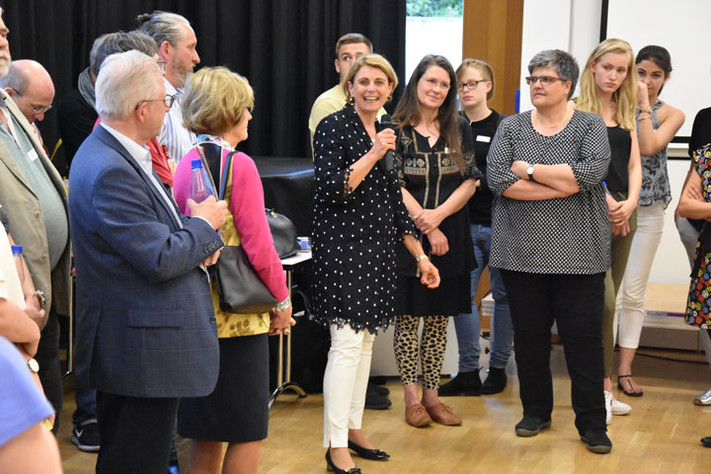 Bürgermeisterin Agnes Christner diskutiert mit Teilnehmern des Workshops zur Kulturkonzeption am 18. April 2018 - Foto: Diebold