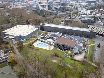 Luftbild auf dem man das Gebiet sieht. Darauf sind das Soleo, die eissporthalle, die Rollsporthalle