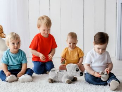 Spielkreis mit Kindern - KI generiertes Bild