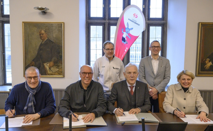 Vertragsunterzeichnung für das Landeskinderturnfest im Heilbronner Rathaus am 21. Januar 2025. 