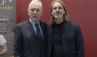 Das Bild zeigt Oberbürgermeister Harry Mergel und den Gastredner, Philosoph Richard David Precht, beim Bürgerempfang der Stadt Heilbronn in der Harmnonie.