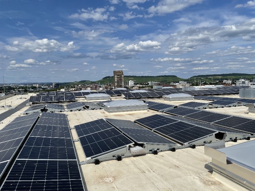 Ein Luftbild der PV-Anlage der Firma Unilever / Knorr