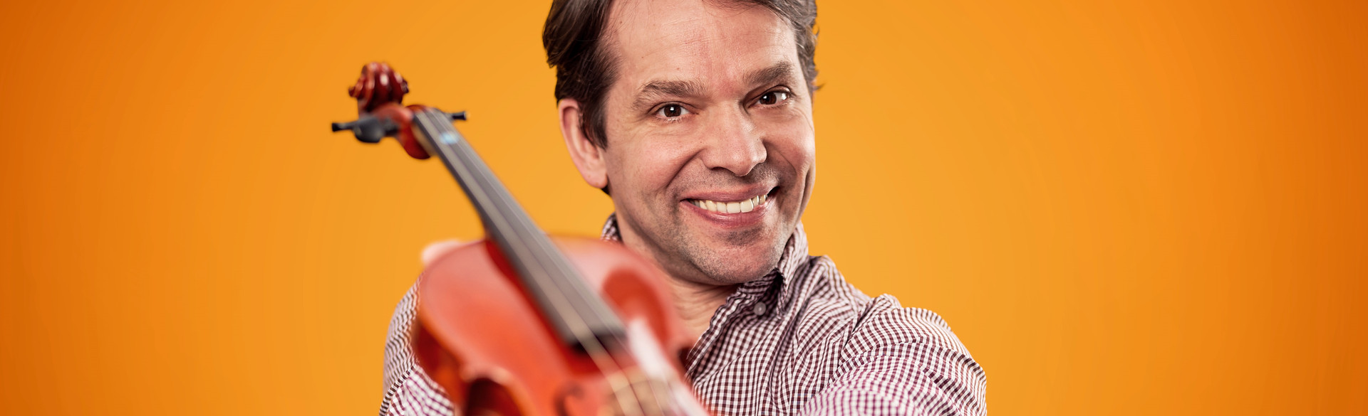 Juri Tetzlaff mit Violine, © Peter Gwiazda